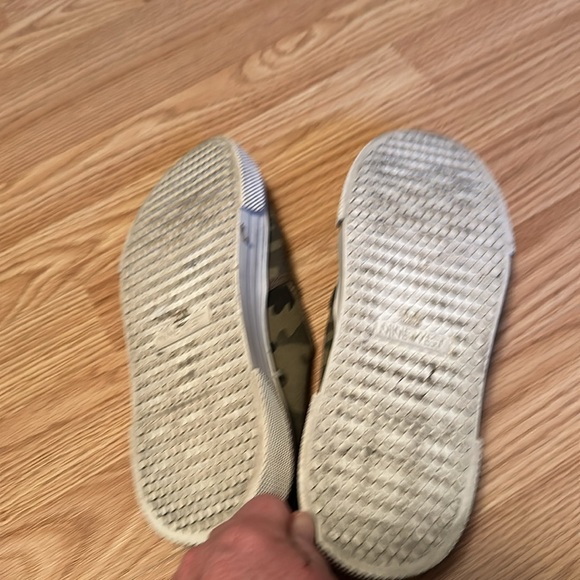 Nine West Camo mules/slide on 6.5 - Picture 4 of 5